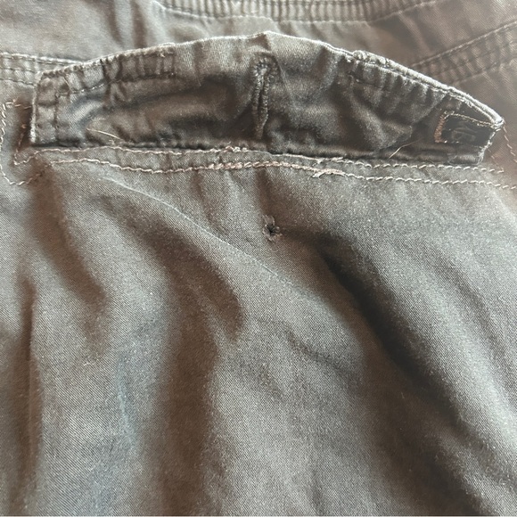 Distressed Holes Unionbay Cropped Cargo Capris Black, Stretch Waist Pant 7 - Picture 16 of 16